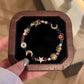 🌙 Csillagos égbolt témájú karkötő színes kristályokkal és titokzatos dizájnnal – Raktáron & Utánvétes ✨🔮